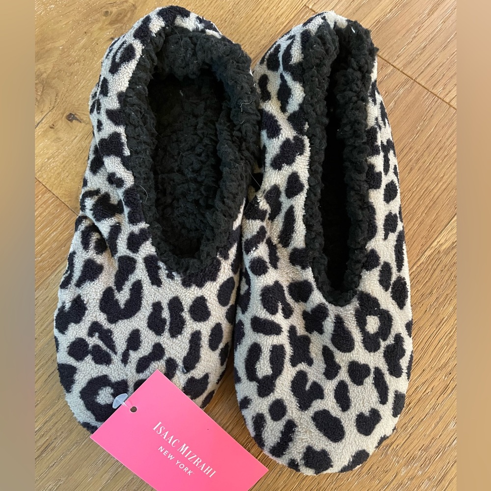 Isaac Mizrahi women’s size Large slippers.  Brand new